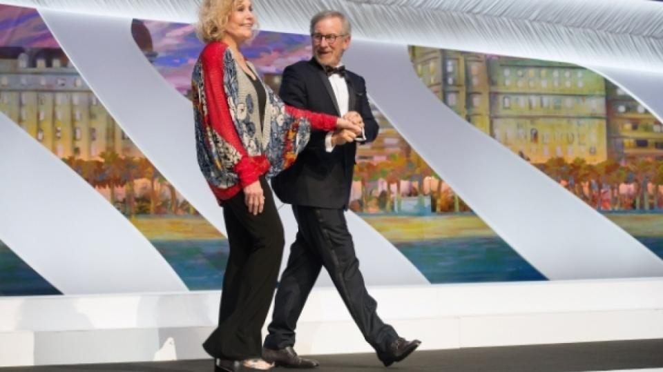Herečka Kim Novak a Steven Spielberg na závěrečném ceremoniálu v Cannes